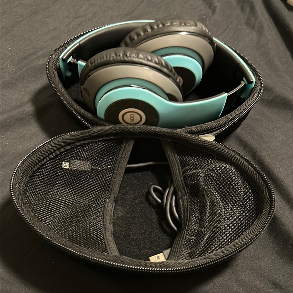 Blue Wireless Headphones with Case